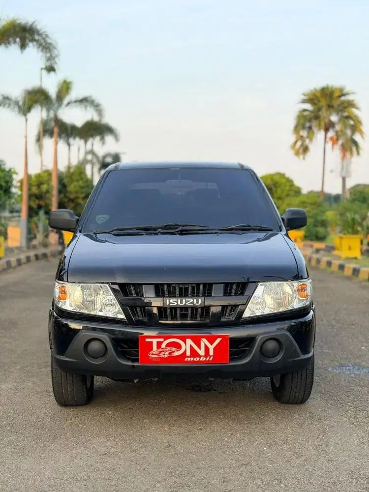 Isuzu Panther 2.5 LM 2018 Hitam
