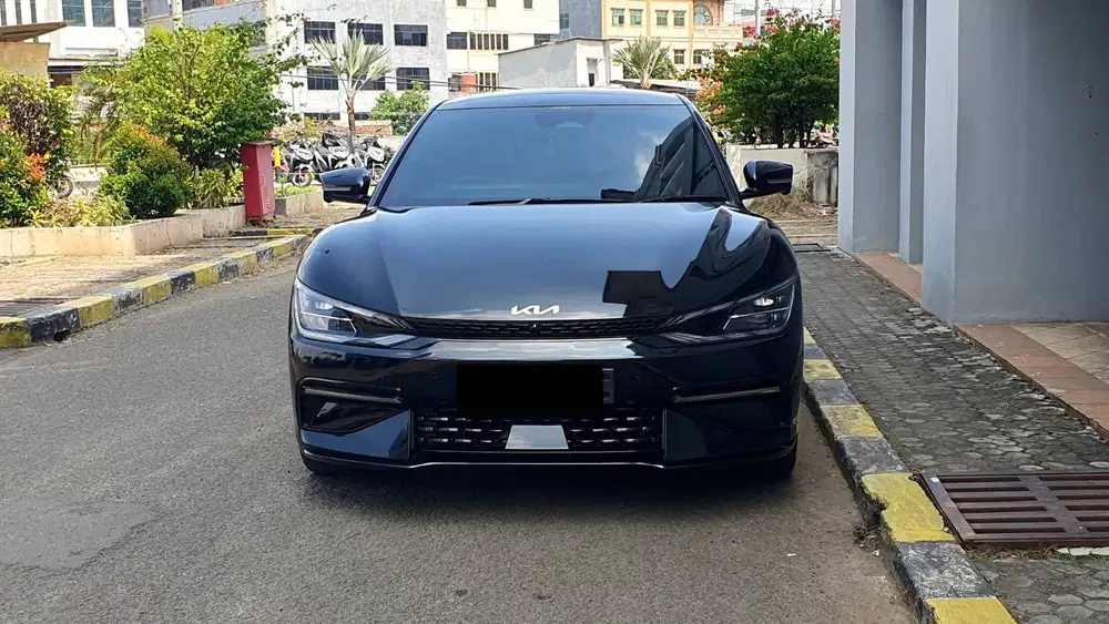 KIA EV 6 EV6 GT-Line AWD AT Hitam Metalik NIK 2023 Like New Low KM
