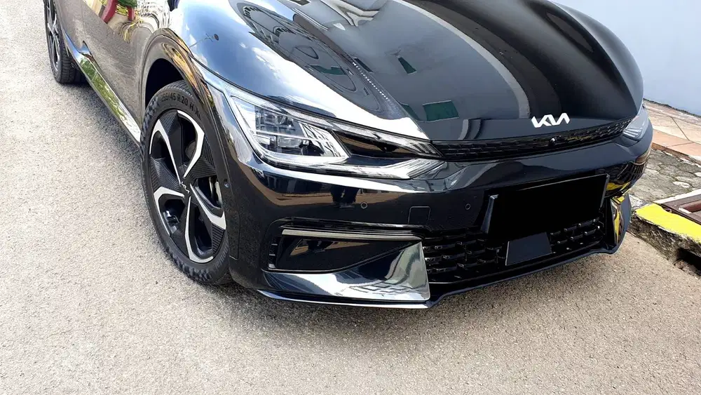 KIA EV 6 EV6 GT-Line AWD AT Hitam Metalik NIK 2023 Like New Low KM