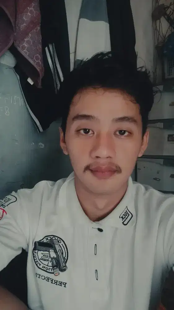 Bisa supir bisa waiters dan staff gudang