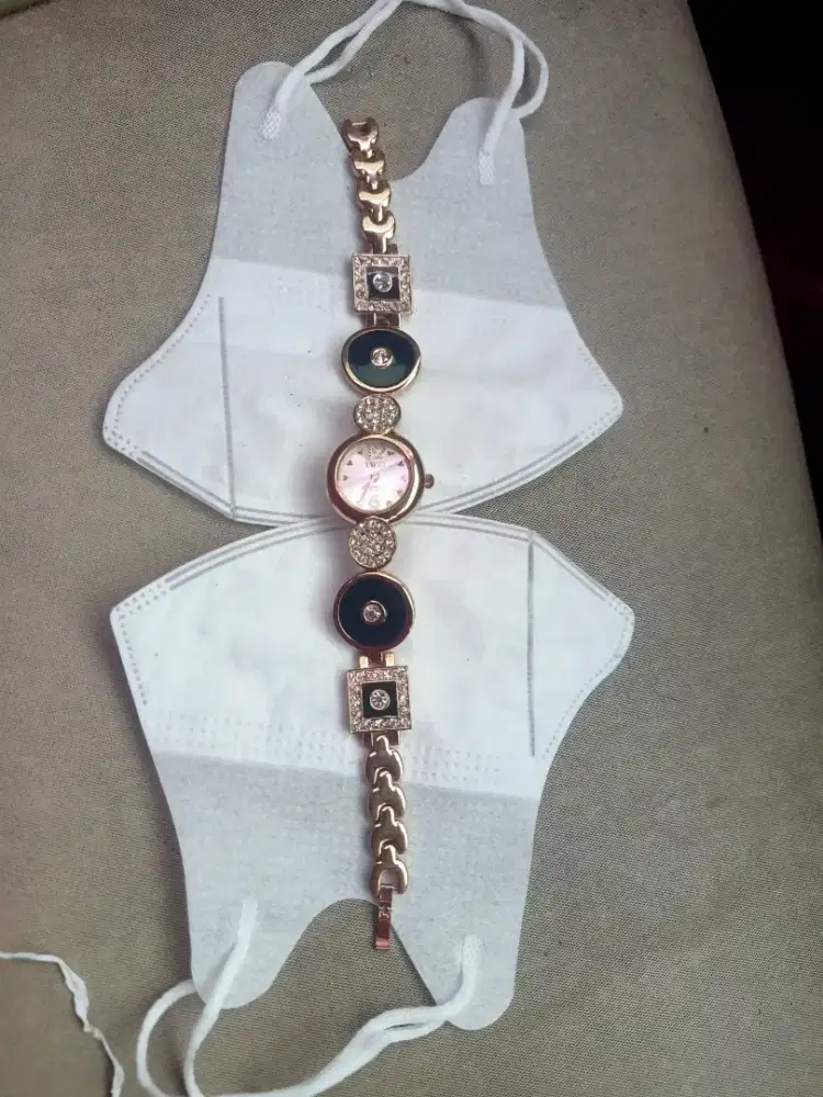 Di jual jam tangan model unik dan mewah baru untuk cew