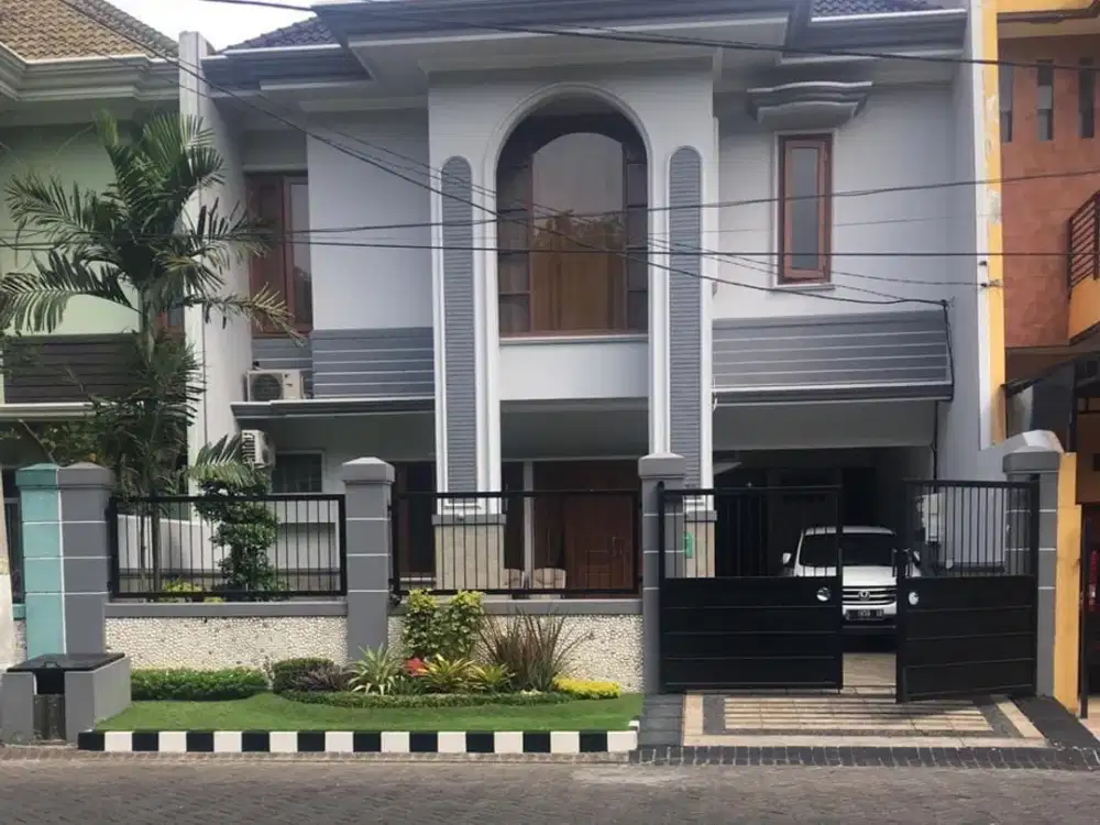 Rumah Mediterania Clasic di Babatan Pratama