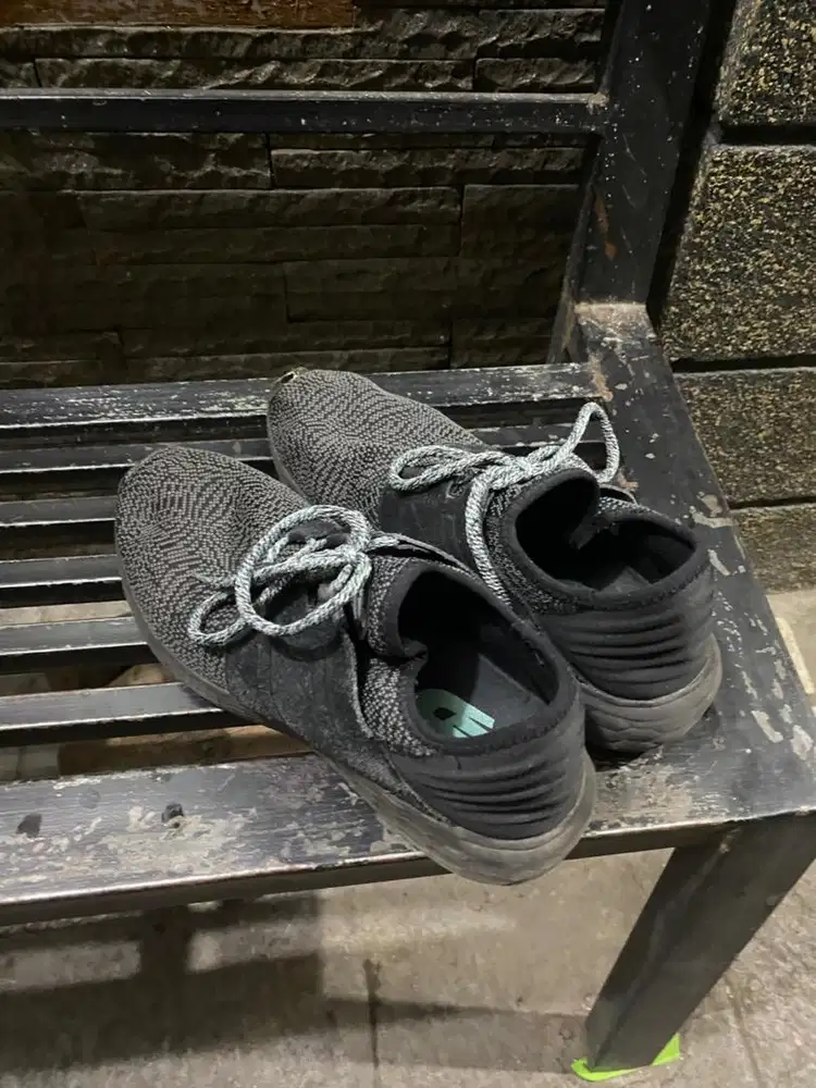 sepatu nb dan sepatu gunung