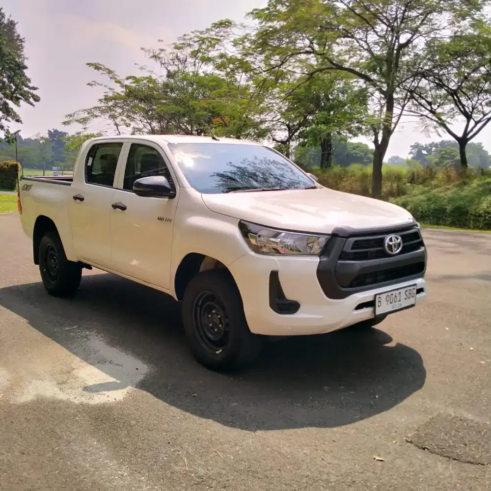 TOYOTA HILUX DC 2.4E M/T 4X4 2022 NIK 2022HITAM ORIGINAL NOPOL B JKT