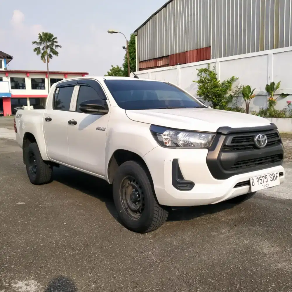 TOYOTA HILUX DC 2.4E M/T 4X4 2022 NIK 2022HITAM ORIGINAL NOPOL B JKT