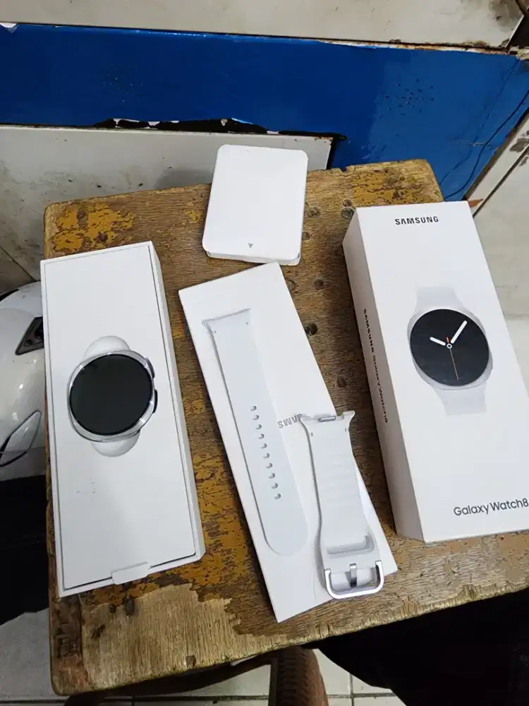 Samsung watch 8 44mm like new