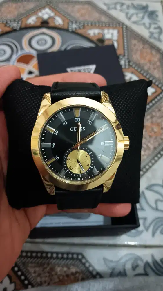Jam tangan GUESS