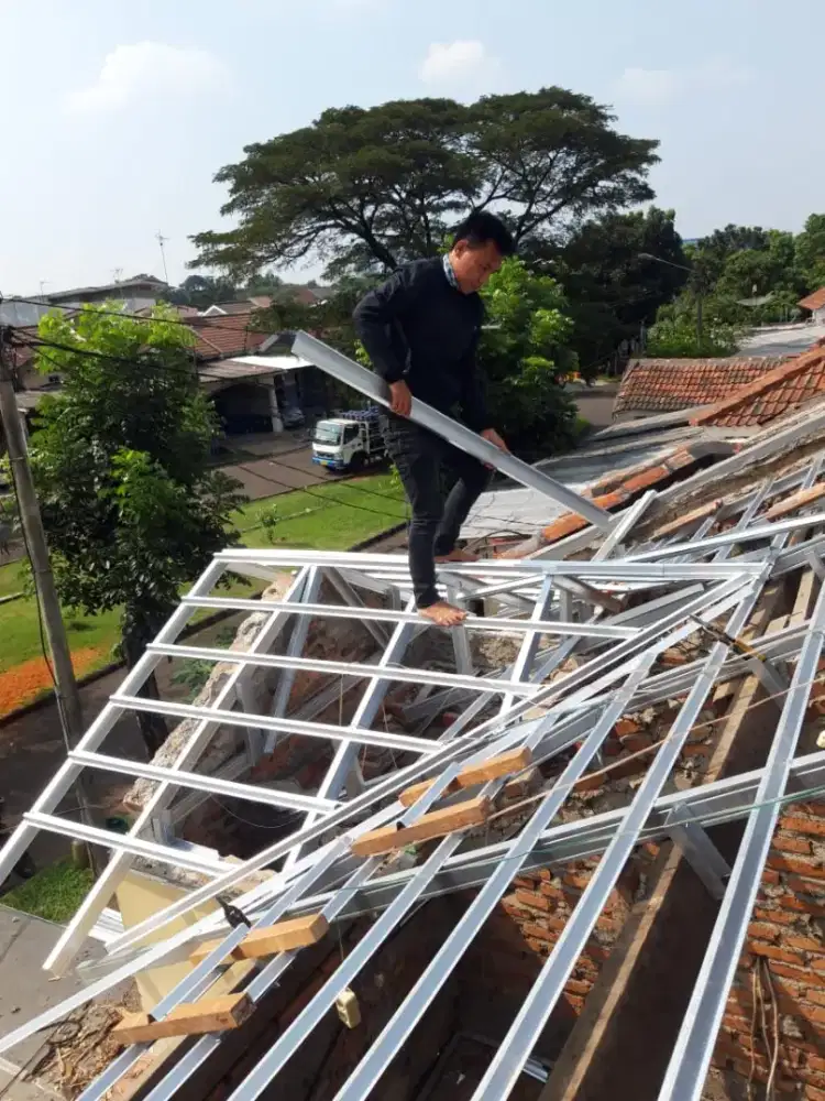 Bongkar pasang atap lama ganti baja ringan