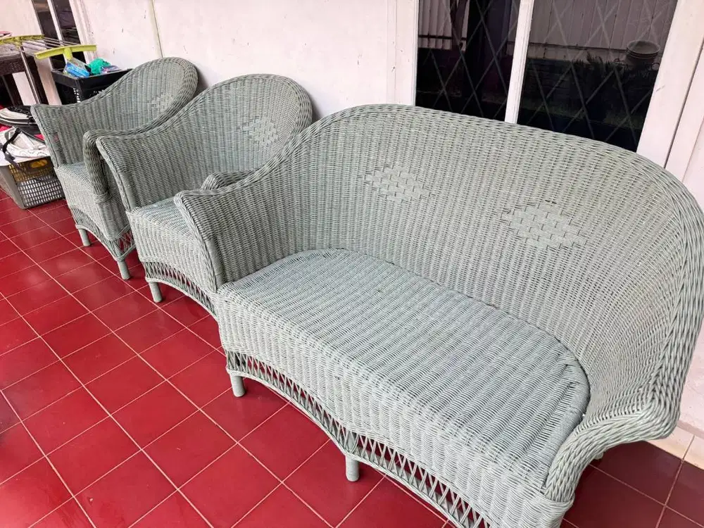 Dijual Cepat Kursi Kayu 1 set 2 Sofa Panjang + 4 kursi Duduk + Meja bu