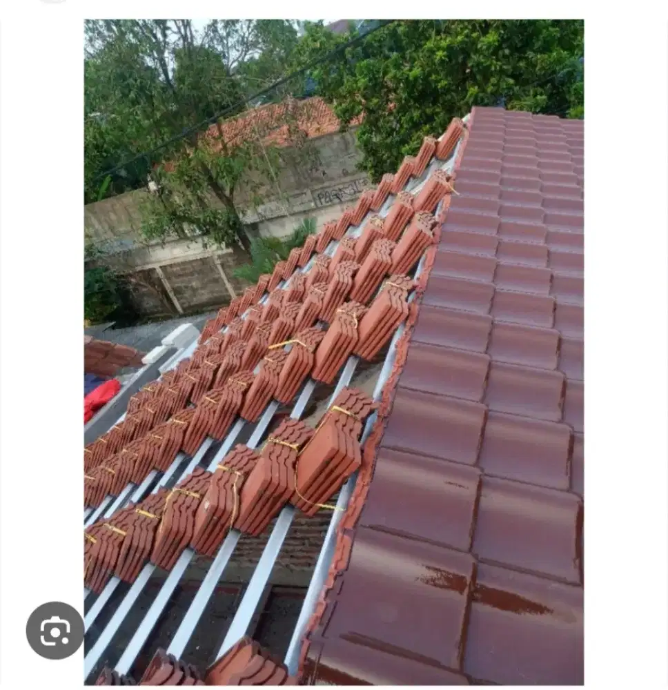 Baja ringan + genteng keramik terpasang