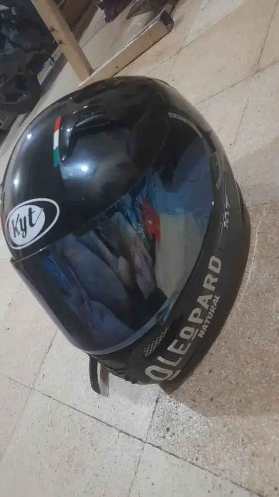 Helm KYT jual BU