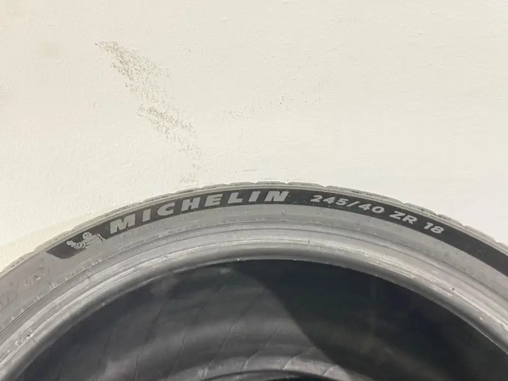 BAN MOBIL - MICHELIN Pilot Sport 5 - 245/40 R18 (Ex pemakaian pribadi)