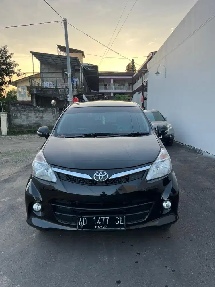Toyota Avanza Veloz 1.5 At 2012 Low km