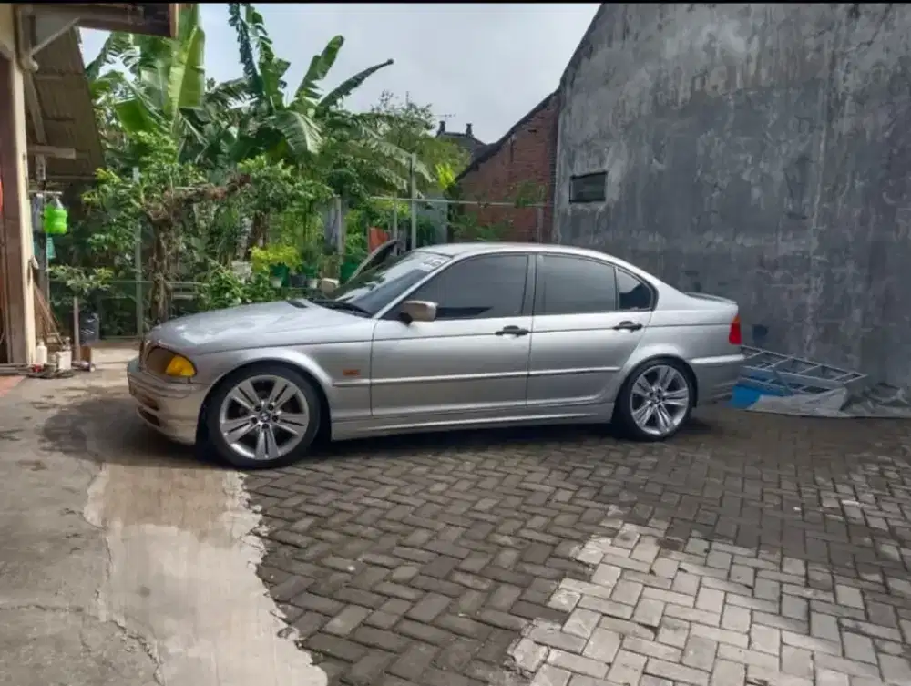 BMW E46 318i Second