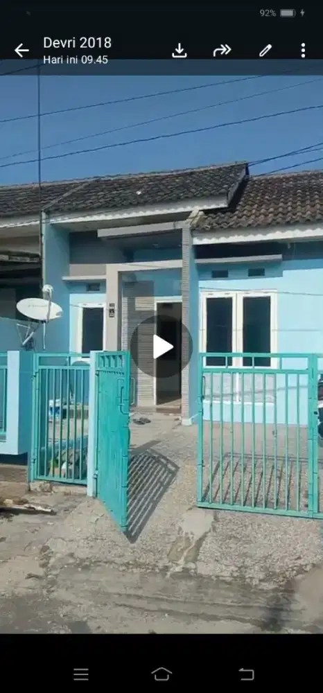 Rumah biru disewakan