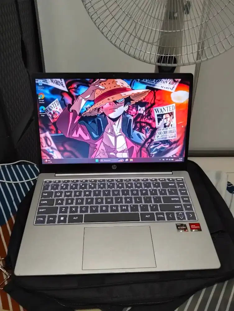 HP 14s ryzen 3 7320U 8/512 siap pakai