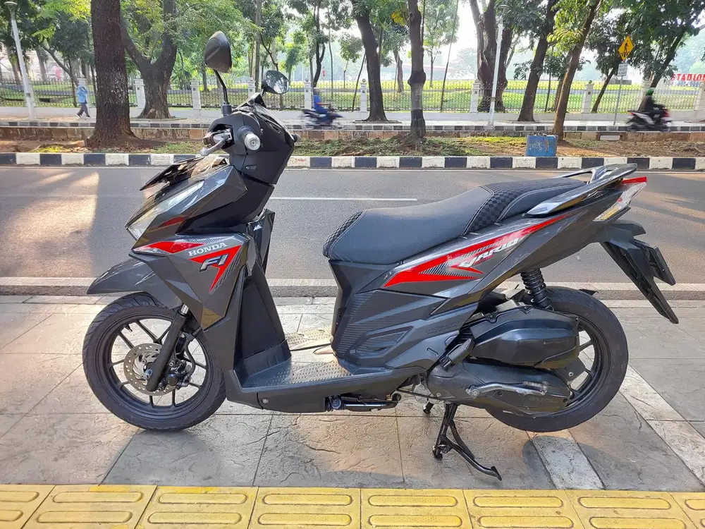DIJUAL CASH HONDA VARIO 125 CBS OLD THN 2016 PJK IDUP SIAP PAKAI