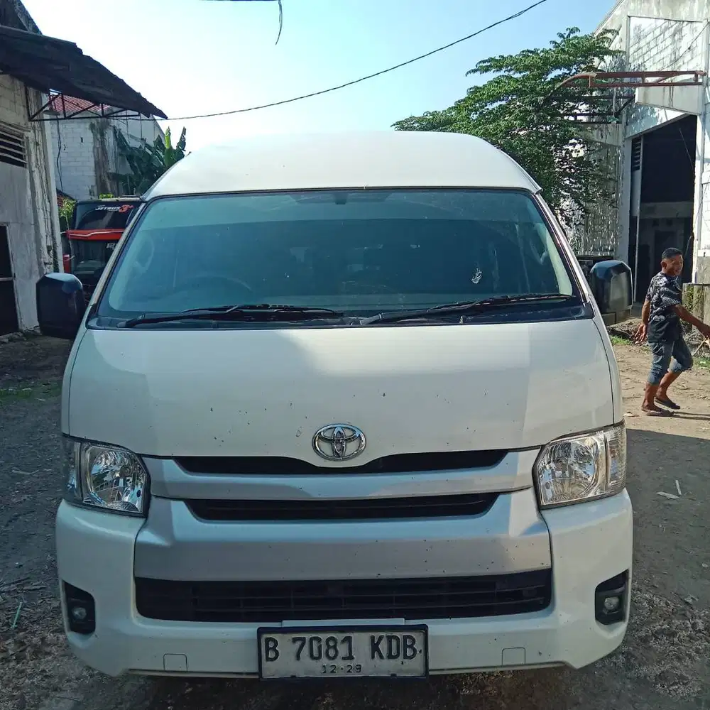 hiace commuter 2023