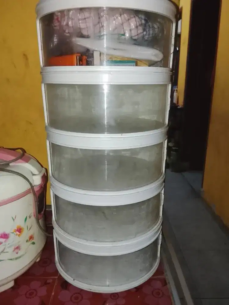 Tempat lauk dan sayur.