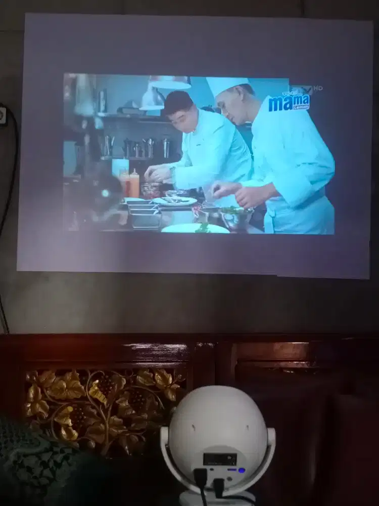 TV PROYEKTOR ANDROID 150inc