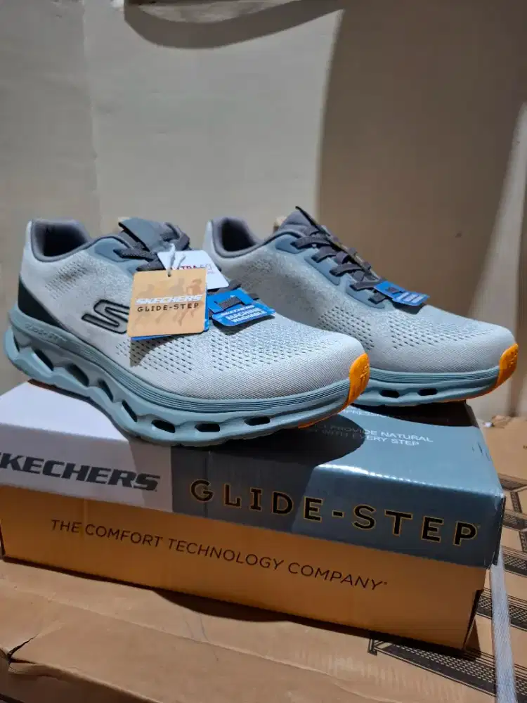 Dijual Sepatu SKECHERS GLIDE STEP 100% Ori