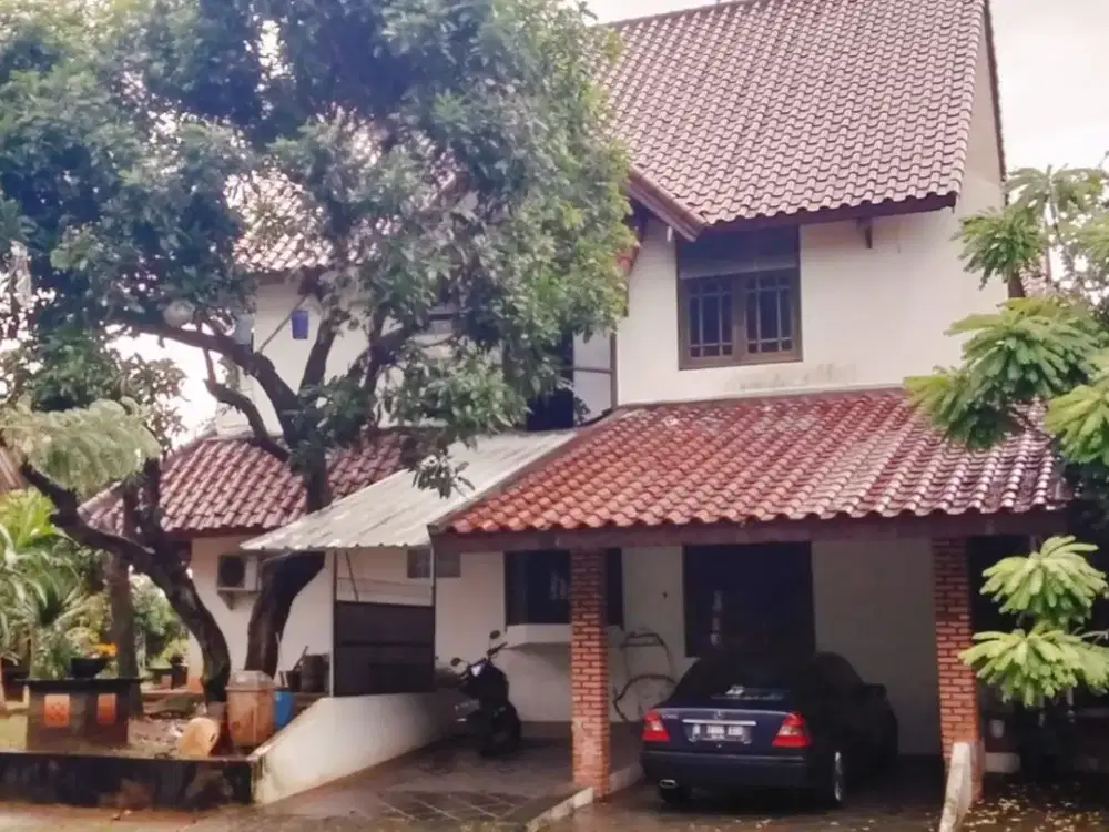 Rumah Besar di Dalam Komplek Tenang Griya Tugu Asri