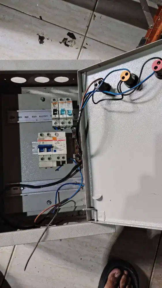 Box panel listrik lengkap mcb  dan stop  kontak