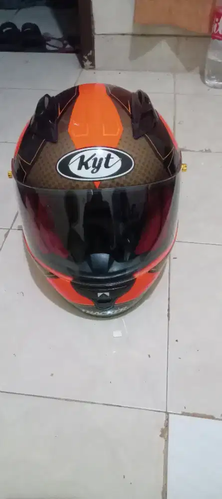 Hlem KYT ukuran M barang masi mulus