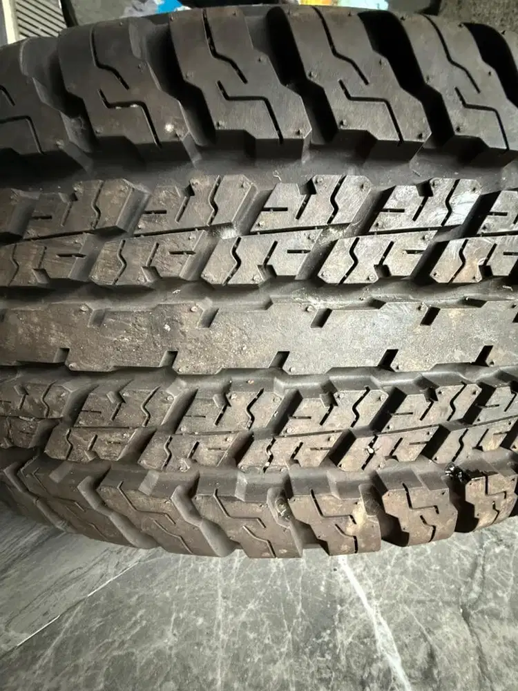 Ban mobil pajero fortuner hilux triton merek yokohama geolander