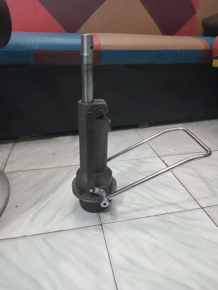 Hidrolik untuk kursi barbershop salon