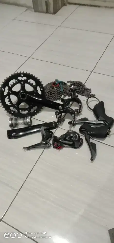 Groupset Claris R2000 /2x8 sped