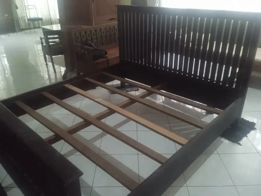 Dipan / Tempat Tidur Kayu 200 cm  x 200 cm