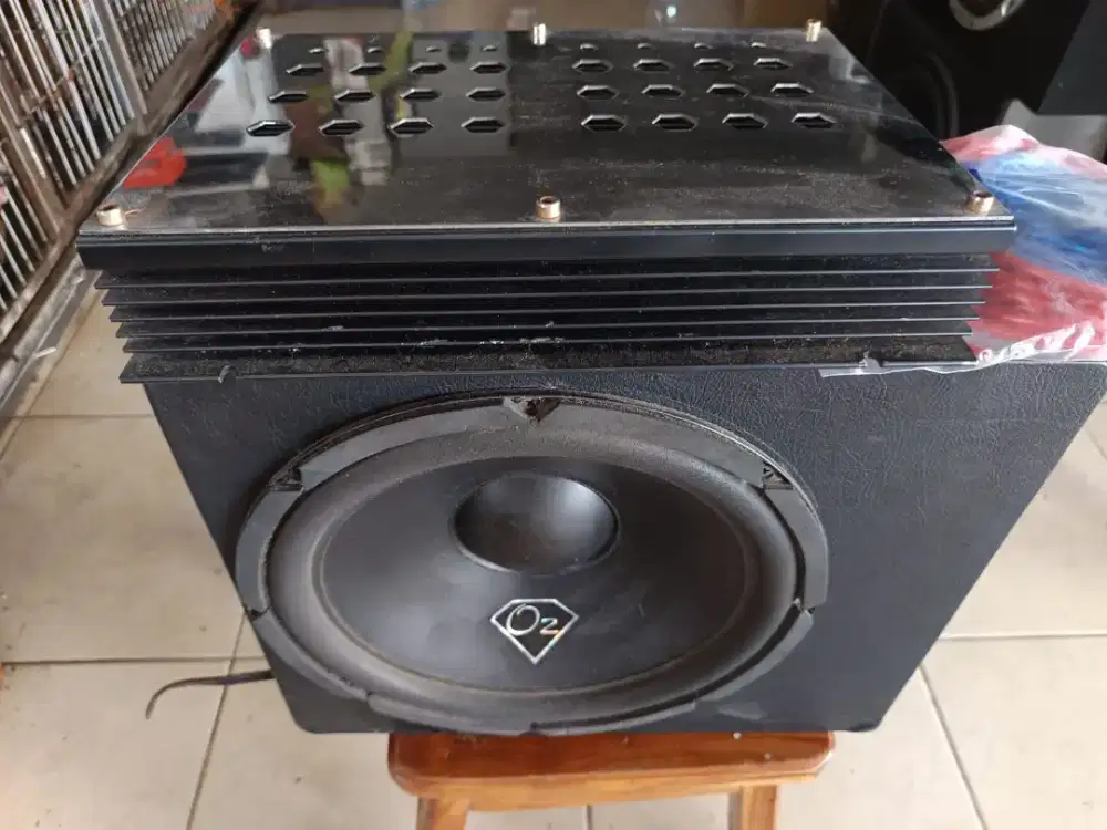Audio Mobil Subwoofer 12, merk O2 + Power 4channel, di dps