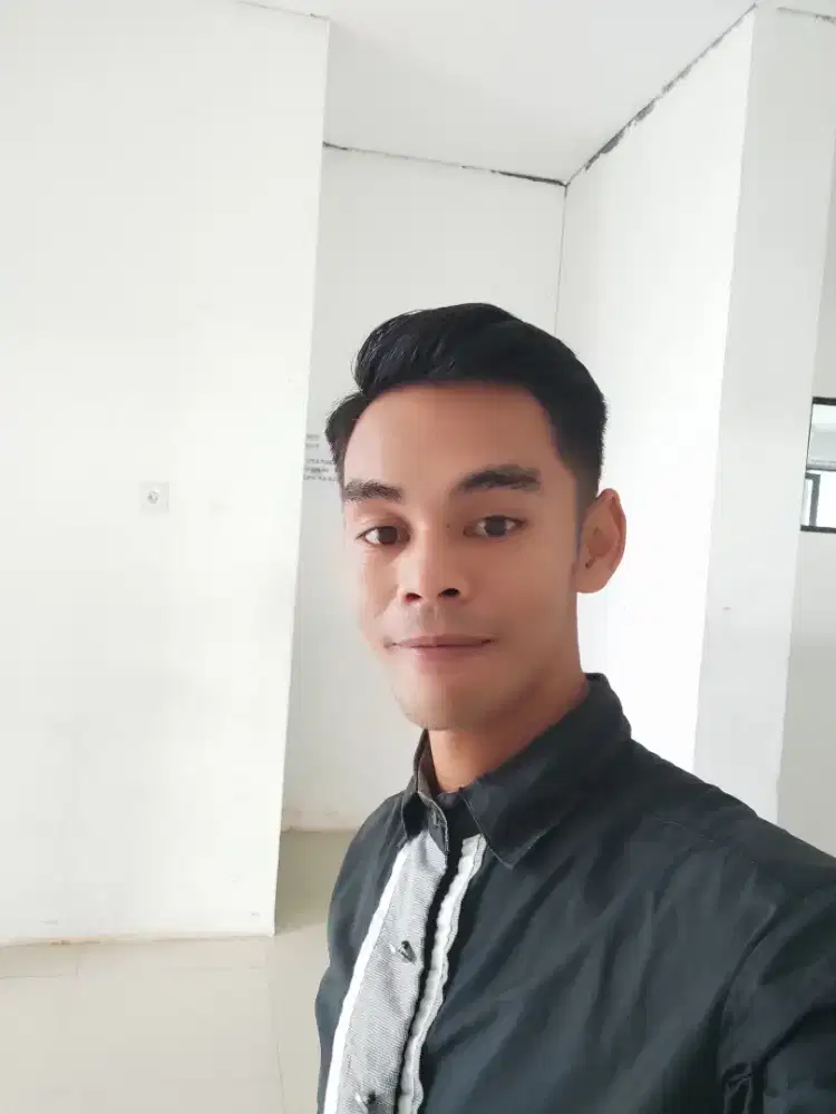Saya menawarkan jasa membersihkan rumput mau pun yang lain lain