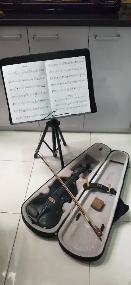 Biola dan accesoriesnya