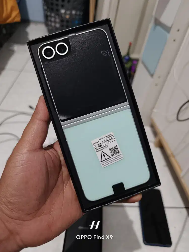 Samsung Galaxy Z Flip 6 12/512 Like New
