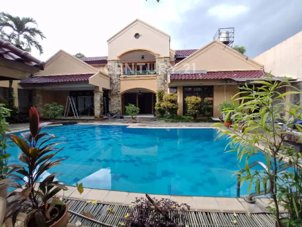Rumah Mewah Dan Luas Disewakan Area Lebak Bulus