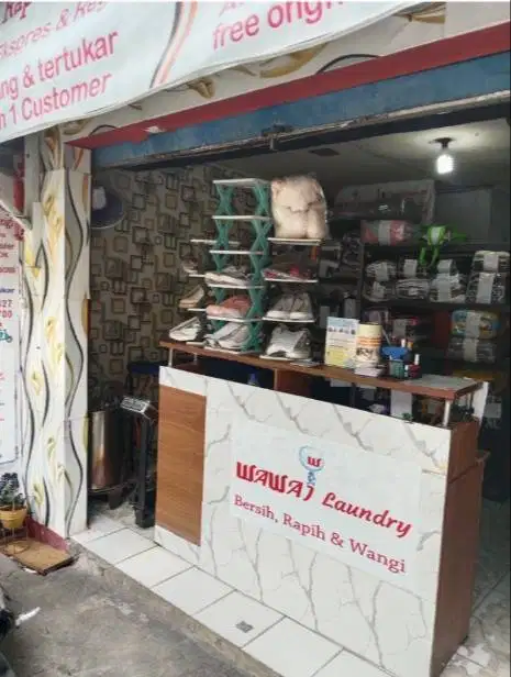 Karyawan laundry dan warung makan