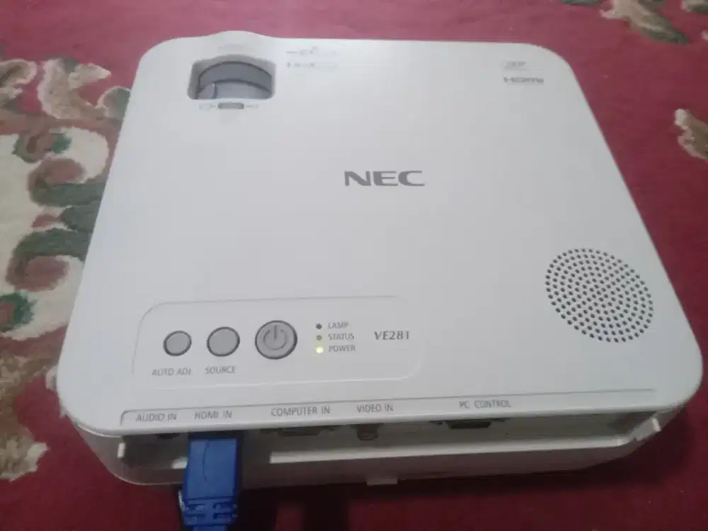 Proyektor NEC 281