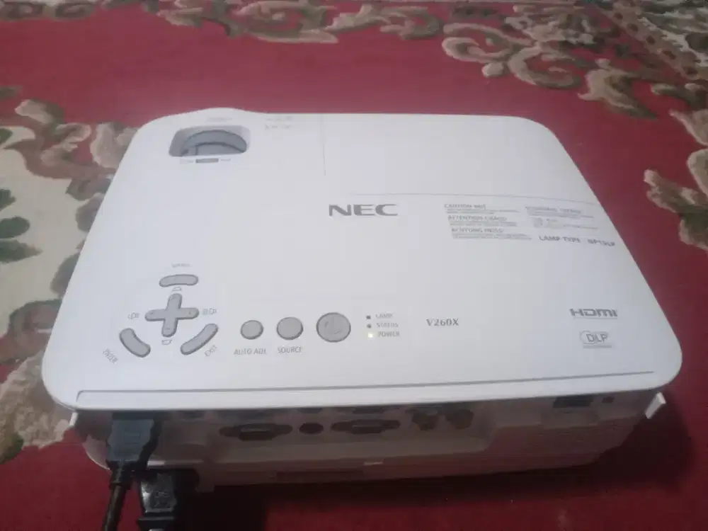 Proyektor NEC 260