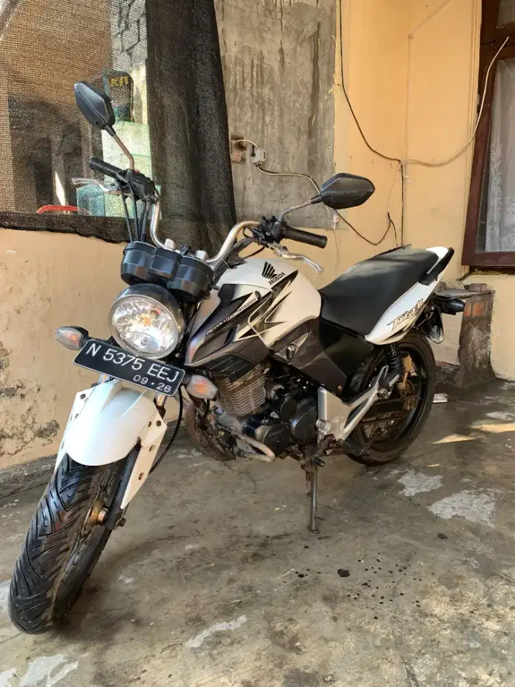 Honda Tiger Revo 2012 Putih (albino)
