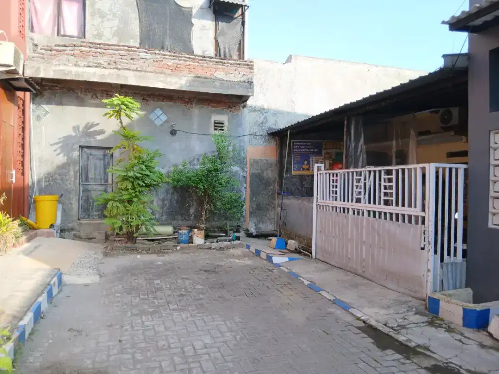 Rumah Pojok Dekat SMPN SMAN