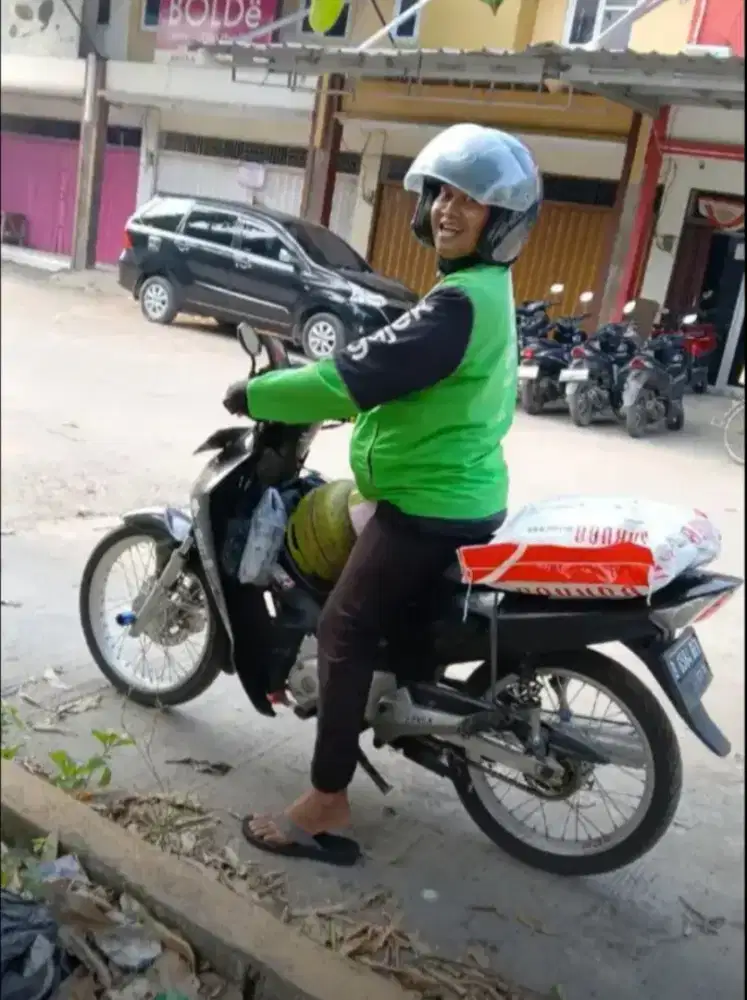 MENCARI PEKERJAAN OJEK