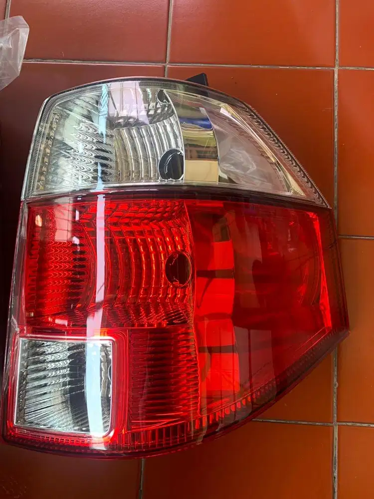 Mika Lampu belakang Suzuki APV