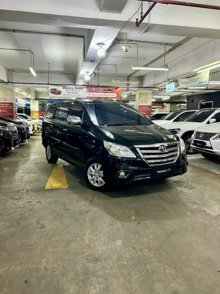 Low KM Diesel Toyota Innova 2.5 G AT Diesel 2014 Matic