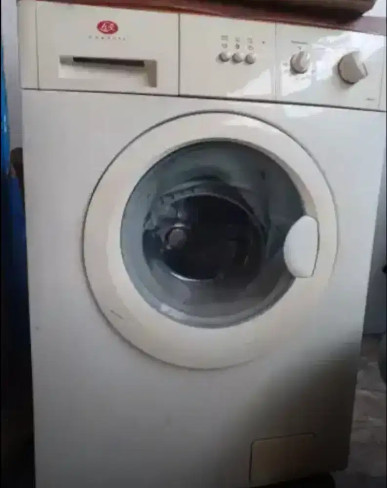 Mesin cuci lux putih