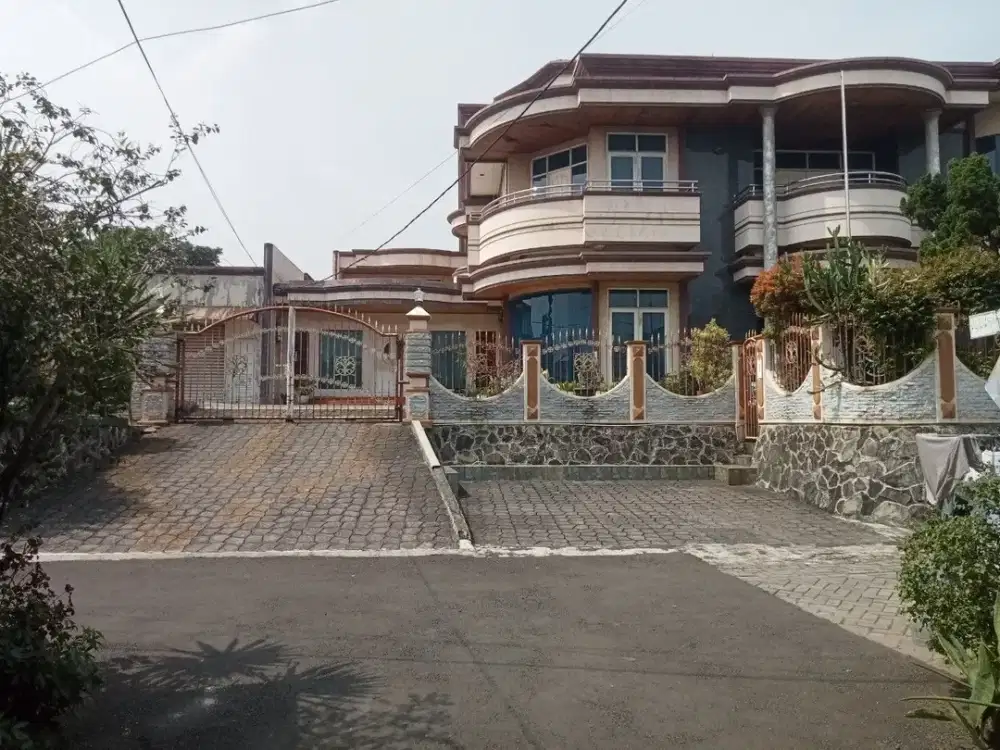 Rumah 2lt Dengan Private Pool di Kunciran Mas Permai Cipondoh