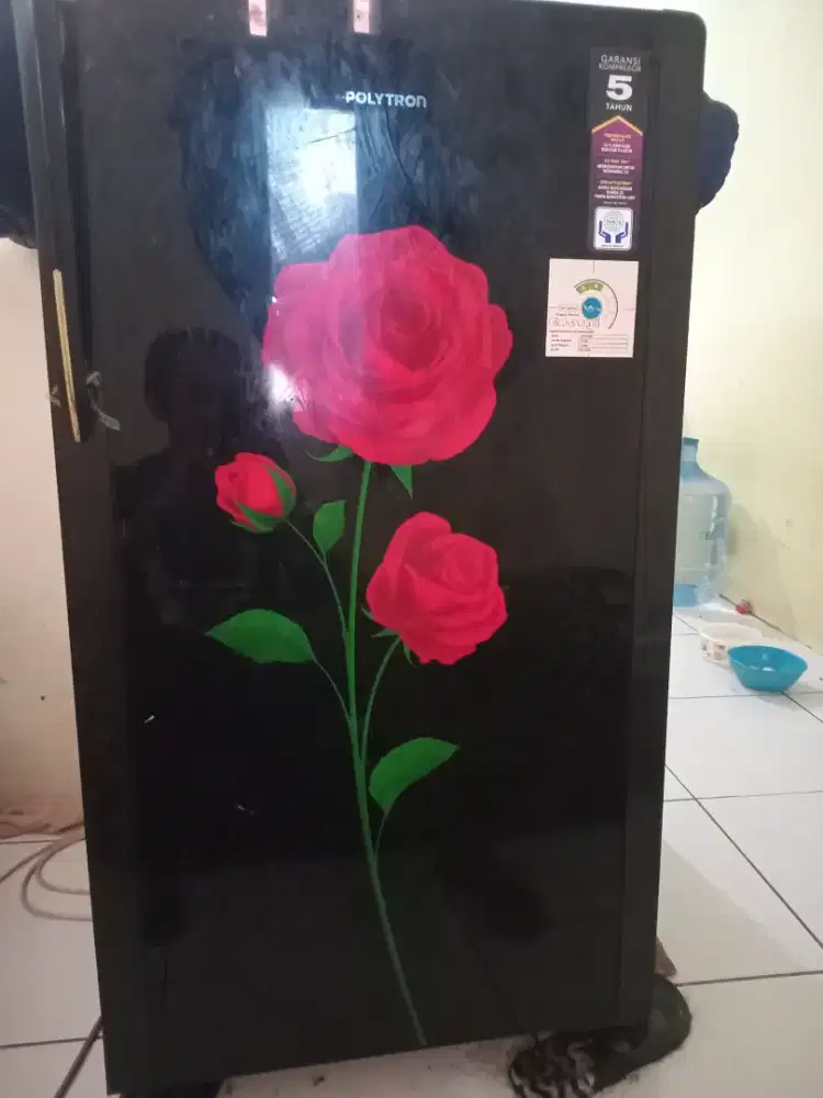 DiJual kulkas merek politron masih bagus dan mulus kondisi aman