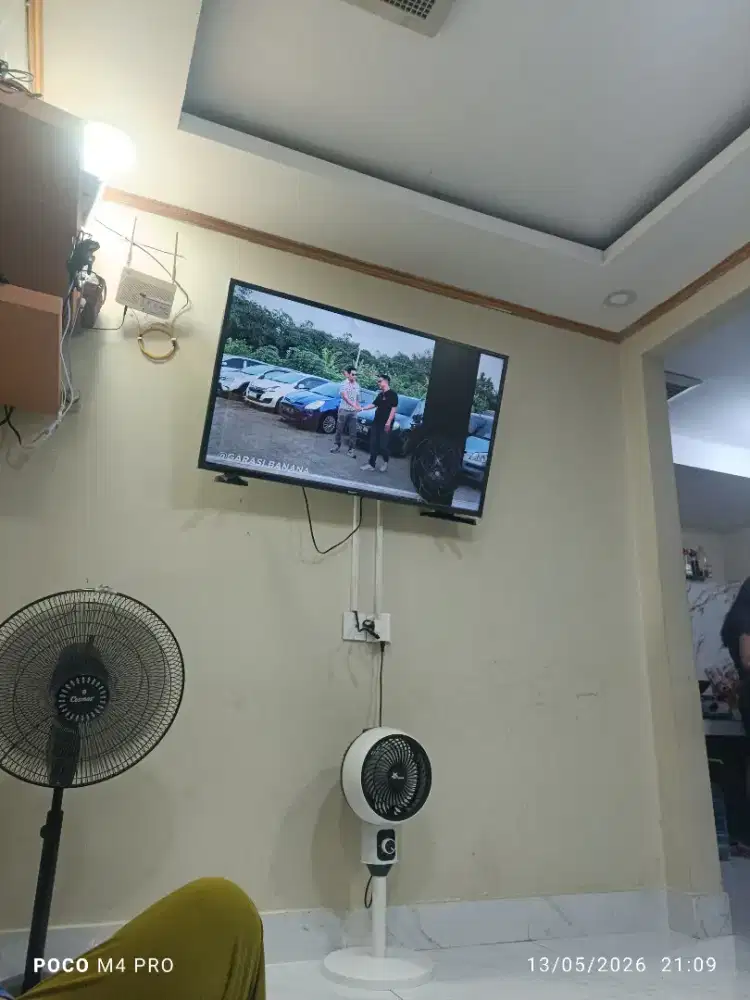 Smart tv SAMSUNG 43'' minus pecah seperti di poto