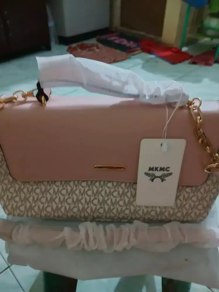  Di Jual Cepat : Tas Import  Warna Pink .